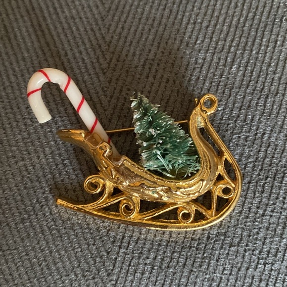 Vintage Sleigh Christmas Brooch Pin - Picture 6 of 16
